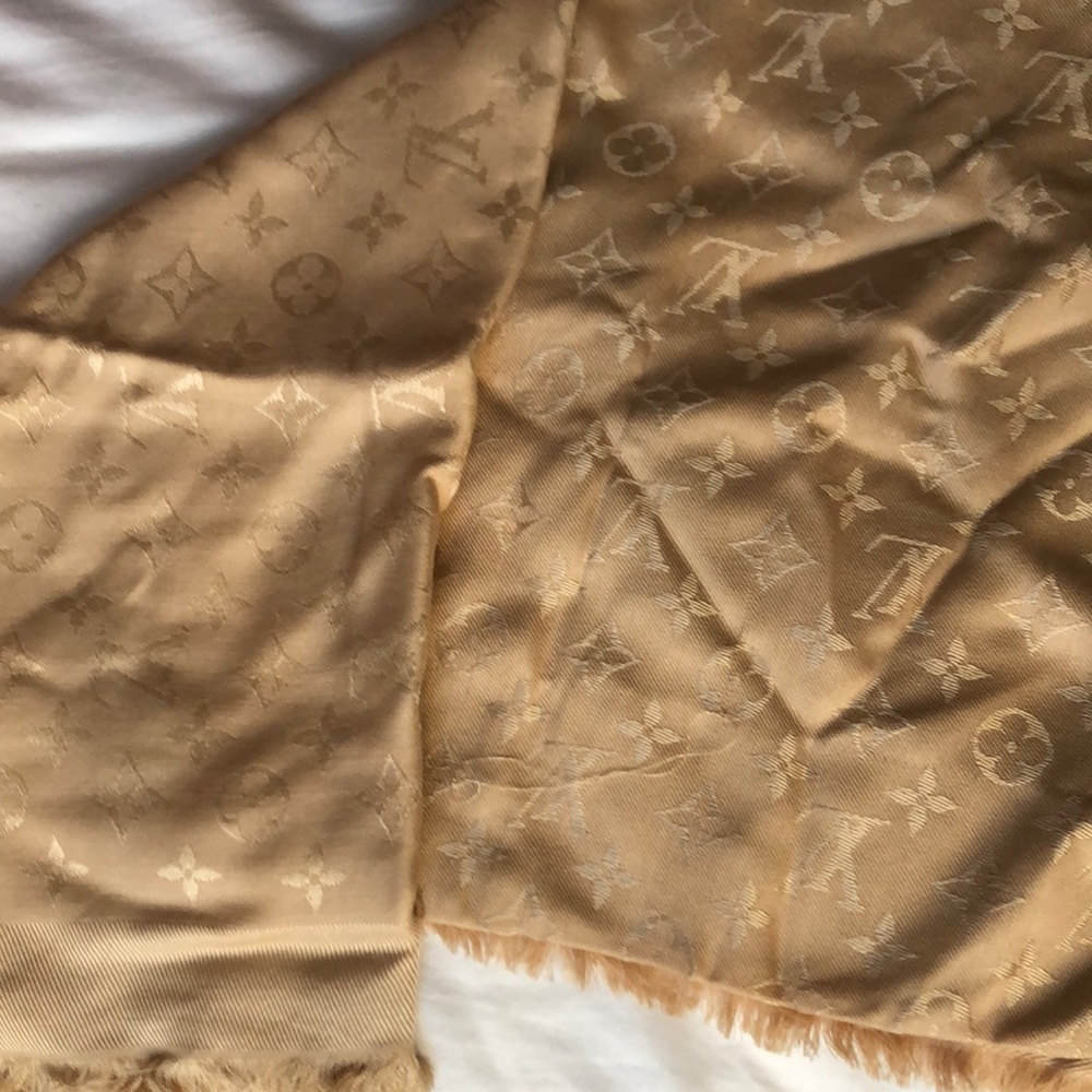 Louis Vuitton scarf